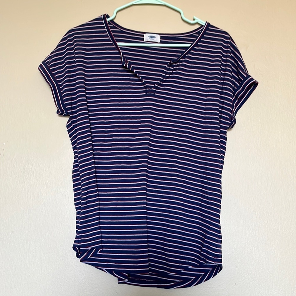 Old navy short sleeved t shirt